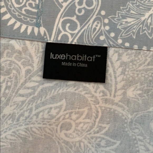Luxe Habitat blue and white shower curtain - Picture 2 of 3